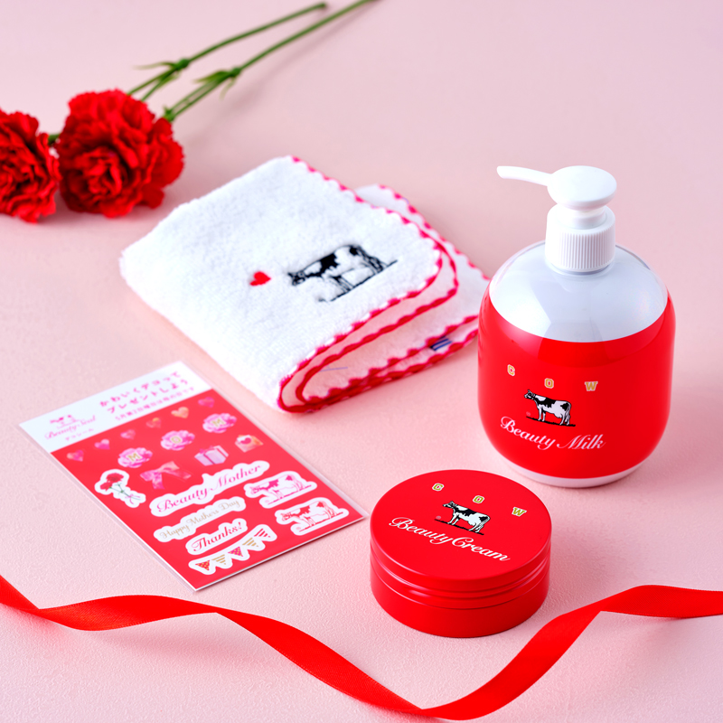 カウブランド赤箱　母の日ビューティクリーム・ハンカチ・ミルクセット(デコシール付)